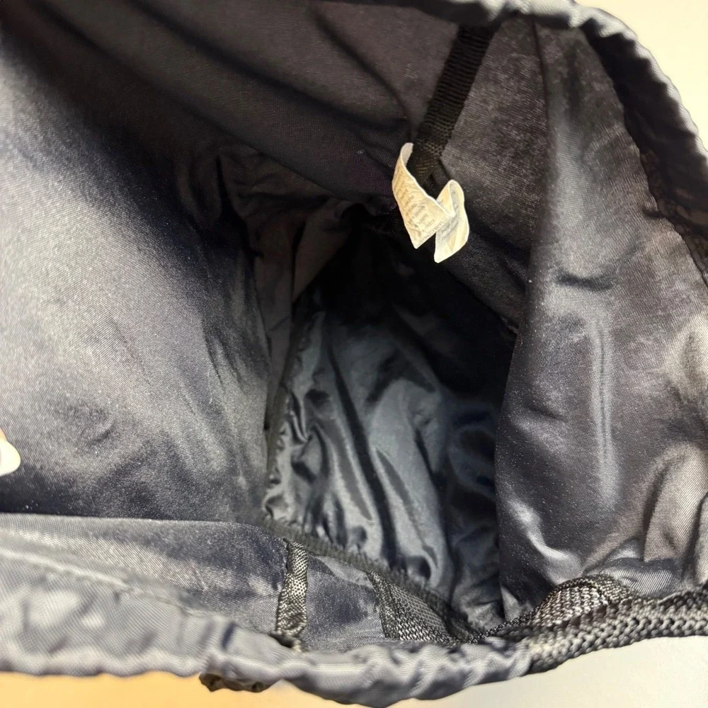 Brooks Running Drawstring Cinch Bag‎ Black Mesh Panel Zipper Pocket Backpack